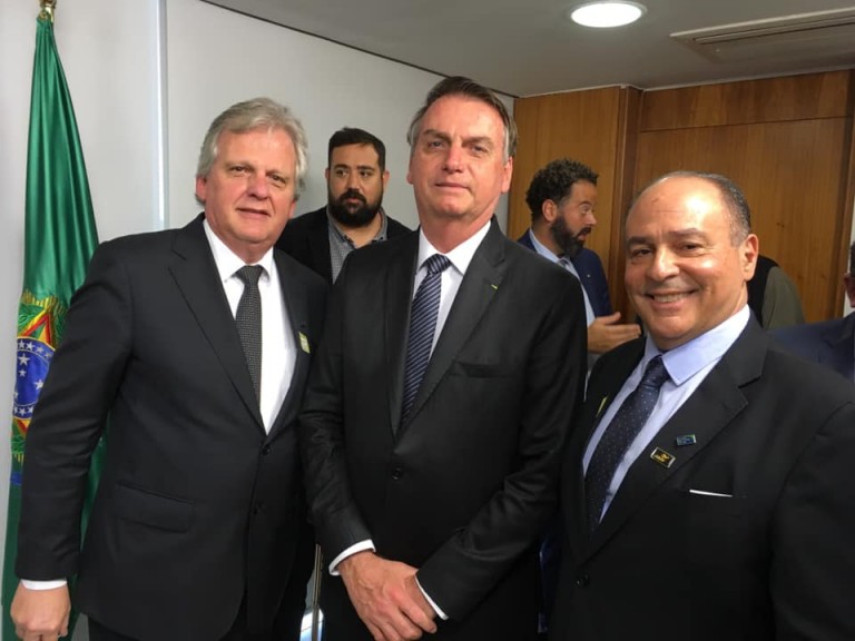Trade de turismo se apresenta ao Presidente Jair Bolsonaro