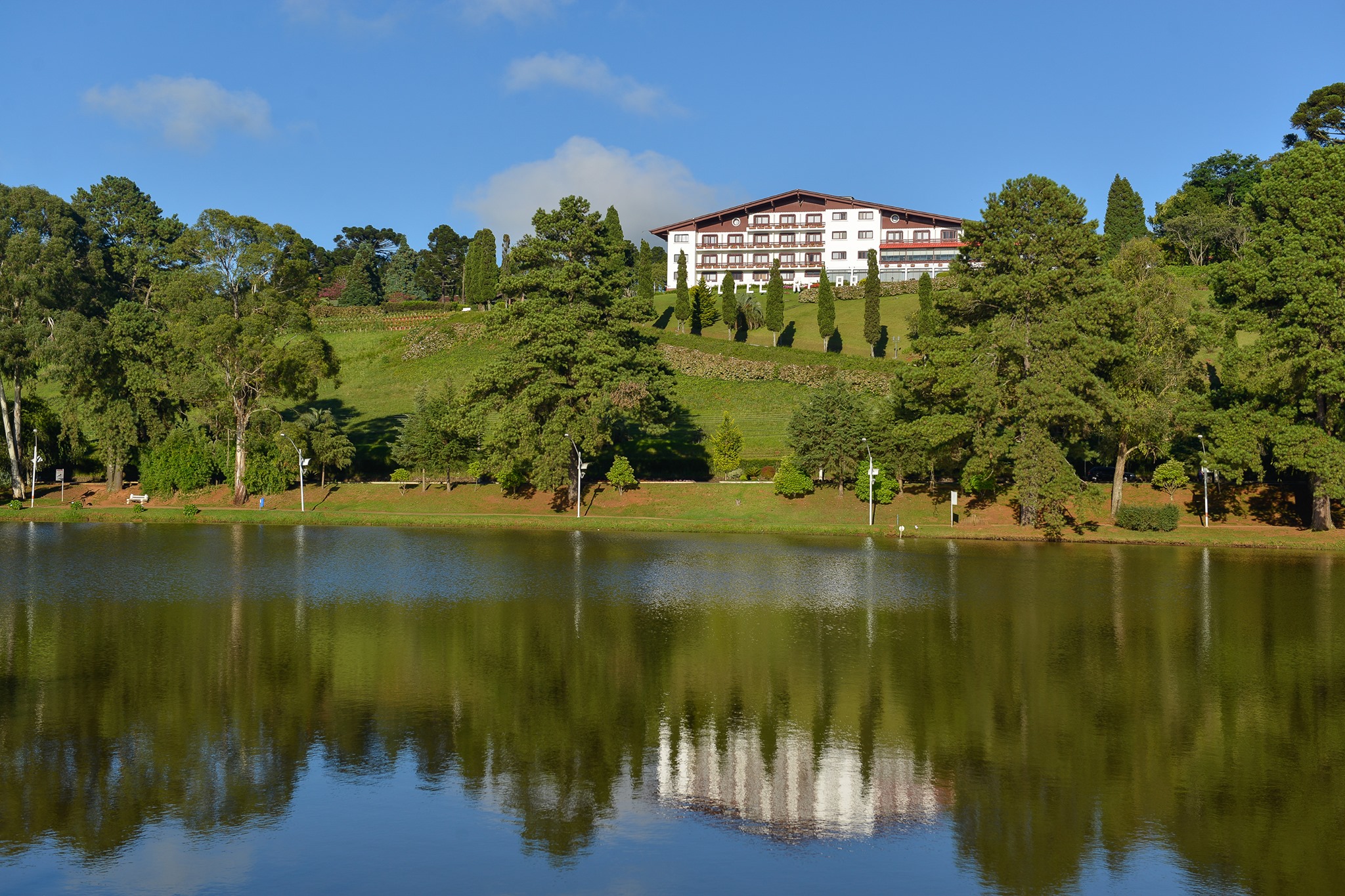 Majestoso Hotel Renar em Fraiburgo - Terra da Mação - Vale do Contestado - Santa Catarina