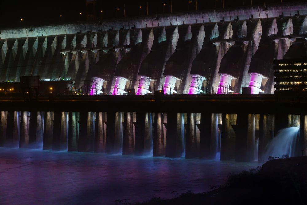 Barragem de Itaipu terá iluminação especial para o Outubro Rosa
