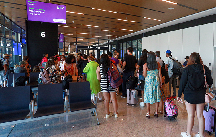 Viajar de avião pelo Brasil demanda muito dinheiro e paciência