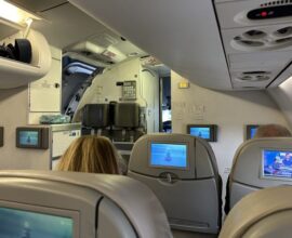 Céus do Brasil cada vez menos Azul que devolve aeronaves