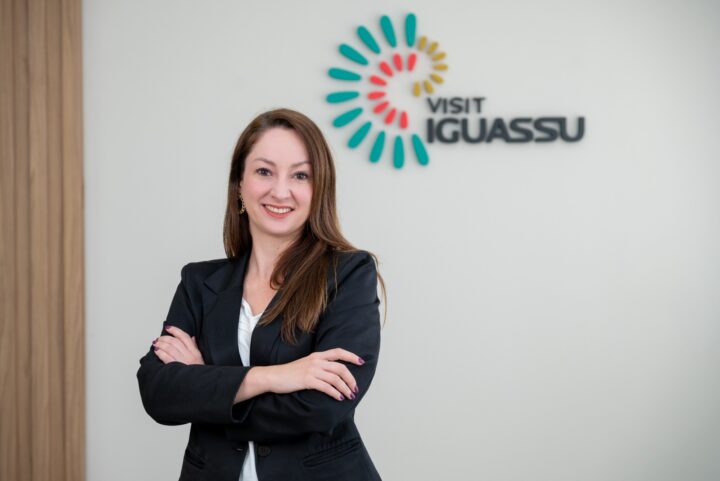 A indústria do turismo impulsiona a geração de empregos com carteiras assinadas